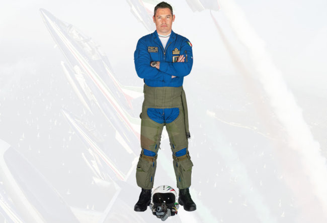 il Maggiore Mattia Bortoluzzi, Pony 6 della Pattuglia Acrobatica Nazionale (P.A.N.)