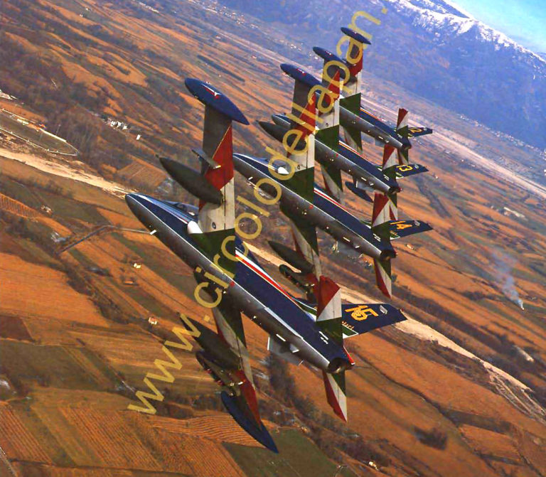Frecce Tricolori in volo sopra il Tagliamento